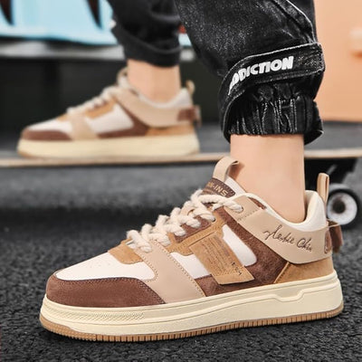 Sneakers rétro streetwear, baskets homme et femme en cuir beige et marron, parfaites comme chaussures de sport, basket mode et sneakers tendance en boutique chaussure et magasin de chaussures.