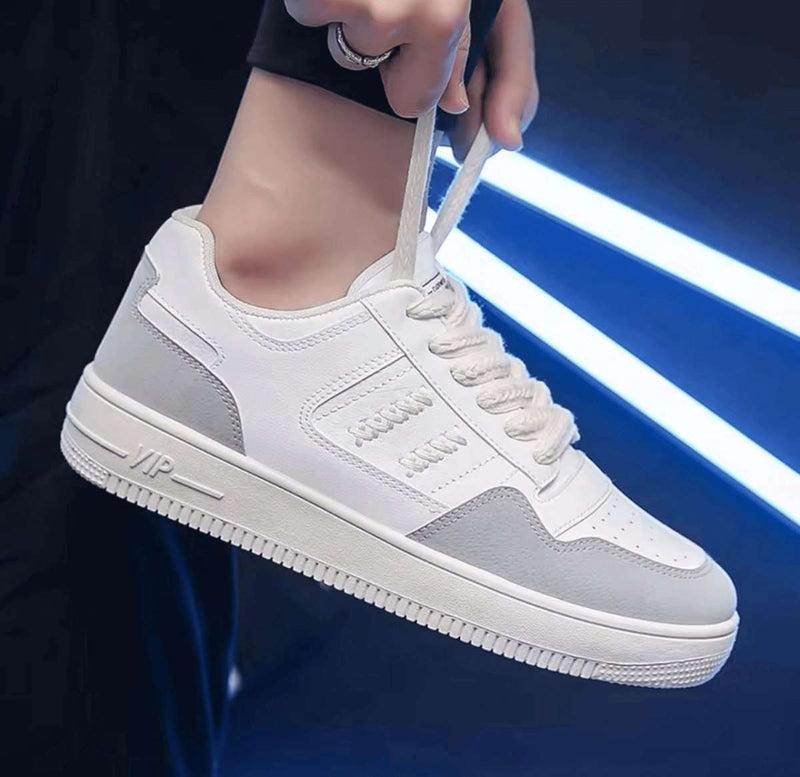 Sneakers homme tendance, baskets blanches respirantes, chaussures sport homme, basket sport avec semelle orthopédique, parfaites pour un confort optimal et un look mode.